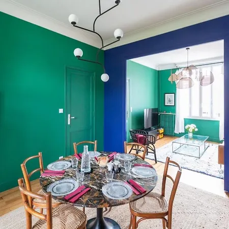 Furnished Townhouse Ideally Located With 4 Bedrooms Large Terrace & Garden 3* Le Bouscat